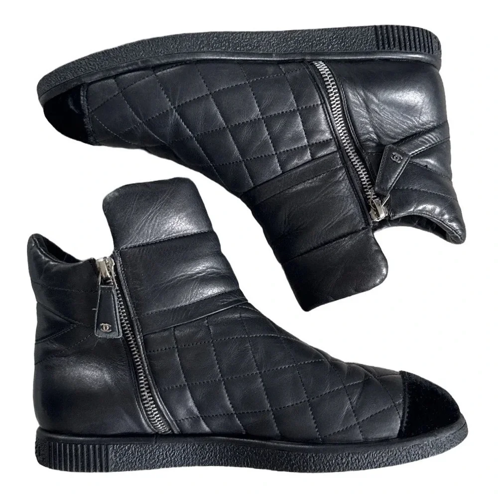 Chanel Black Quilted Leather Velvet Cap Toe Zip Mismatched Sizes R37.5 L38.5